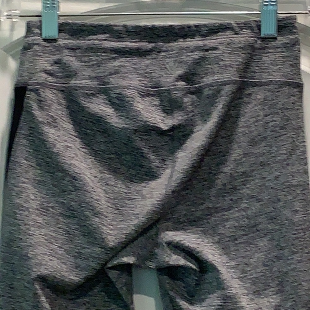 FOREVER 21 SIZE XS LEGGINGS - Picture 6 of 11